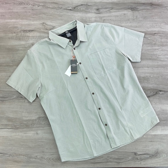 QUIKSILVER - WATERMAN TECH SHIRT - Picture 1 of 10